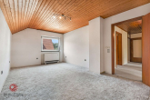 Schlafzimmer - Großzügiges Einfamilienhaus mit tollem Grundstück und viel Gestaltungspotenzial