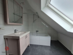 Badezimmer - Renovierte Wohnung in ruhigem Haus zu vermieten