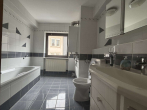Badezimmer - Großzügige Wohnung mit Dachterrasse