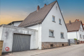 Ein- bis Zweifamilienhaus - Repräsentatives Familienanwesen mit zusätzlichem Wohnhaus in ruhiger Lage