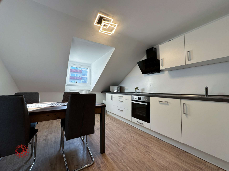 Renovierte 3ZKB-Wohnung mit Einbauküche und Gemeinschaftsgarten, 66953 Pirmasens, Dachgeschosswohnung