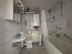 Badezimmer - Gemütliche 3-Zimmer-Wohnung im Dachgeschoss