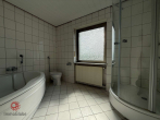 Badezimmer (Haus 2) - Wohnen, Vermieten, Vergrößern – Doppelhäuser in Erlenbrunn mit tollem Grundstück