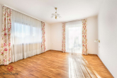 Schlafzimmer 1 (Kopfhaus) - Wohnen, Vermieten, Vergrößern – Doppelhaus in Erlenbrunn mit tollem Grundstück
