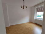 Wohnzimmer - Helle 4-Zimmer-Wohnung mit Balkon in zentraler Lage
