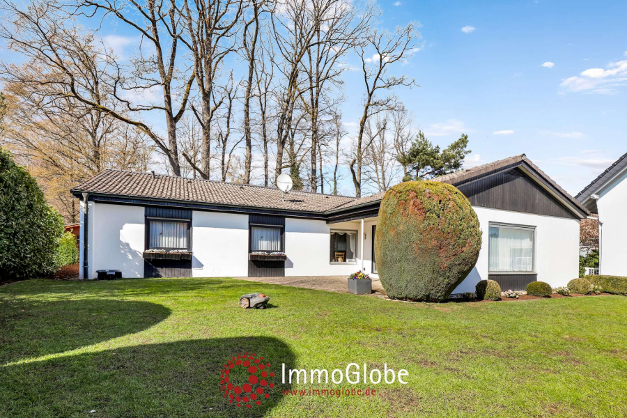 Wohnen im Grünen: Gepflegter Bungalow in Bestlage mit traumhaftem Garten, 66953 Pirmasens, Einfamilienhaus