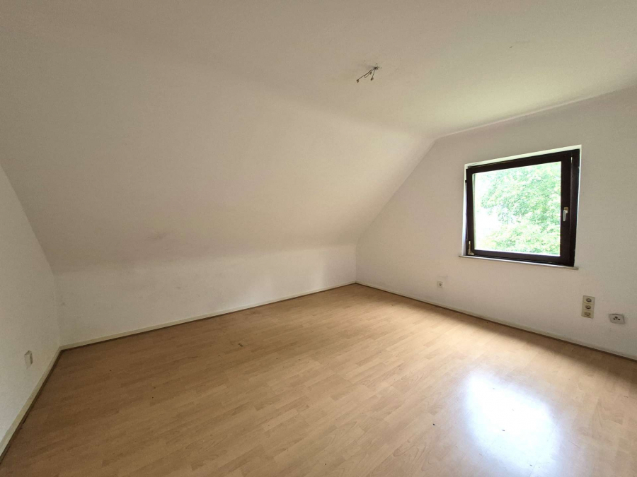 Schöne 2-Zimmer-Wohnung in Ruppertsweiler in ruhiger Lage, 66957 Ruppertsweiler, Dachgeschosswohnung