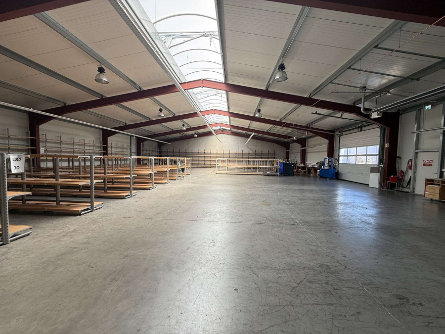 Vielseitig nutzbare Lager- und Produktionshalle – bis zu ca. 970 m², teilbar ab 630 m², 67714 Waldfichbach-Burgalben, Halle