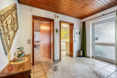 Flur - Wohnen auf einer Ebene – großzügiger Bungalow mit ertragsstarker PV-Anlage