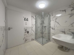 Badezimmer - Frisch saniert & sofort frei! Souterrainwohnung mit hochwertiger Ausstattung