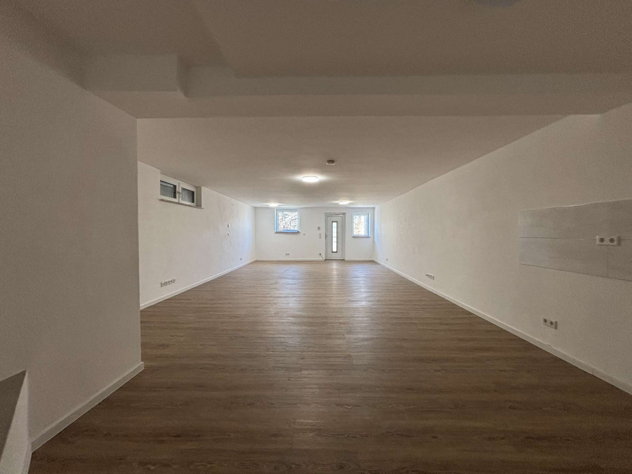 Frisch saniert & sofort frei! Souterrainwohnung mit hochwertiger Ausstattung, 66953 Pirmasens, Souterrainwohnung