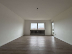 Wohnzimmer - Schöne helle Wohnung mit Balkon ab sofort zu vermieten