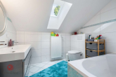 Badezimmer OG - Familienidylle auf der Ruhbank – hochwertig saniertes Eigenheim
