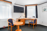 Doppelzimmer - Modernisiertes Immobilienensemble mit Entwicklungspotenzial für Wohnen & Apartments