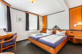 Doppelzimmer - Modernisiertes Immobilienensemble mit Entwicklungspotenzial für Wohnen & Apartments