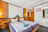 Doppelzimmer - Modernisiertes Immobilienensemble mit Entwicklungspotenzial für Wohnen & Apartments