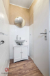 Gäste-WC - Wohnen am Pfälzerwald – gepflegter Bungalow in ruhiger Sackgassenlage