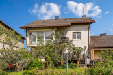 Hausansicht - Garten - Viel Platz für Wohnideen: 1-2 Familienhaus mit Gartenidylle