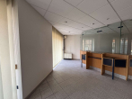 Eingangsbereich - Flexible Gewerbeeinheit mit großer Fensterfront – ideal für Büro, Studio oder Praxis