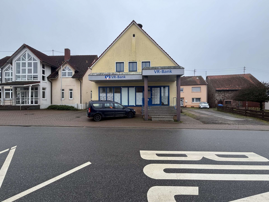 Flexible Gewerbeeinheit mit großer Fensterfront – ideal für Büro, Studio oder Praxis, 66507 Reifenberg, Bürohaus