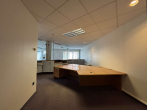 Bürofläche - Flexible Gewerbeeinheit mit großer Fensterfront – ideal für Büro, Studio oder Praxis